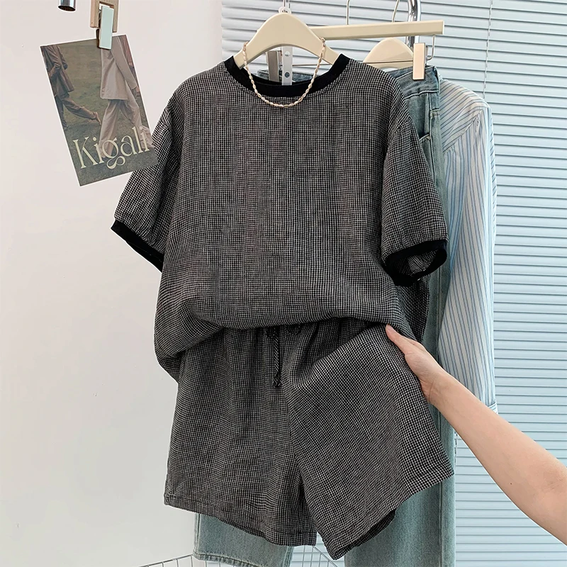 Fashionable Plaid T-Shirt Top And Wide Leg Pants Two-Piece Set plus Size Women's Clothing Commute Style Artistic Design
Fashionable Plaid T-Shirt Top And Wide Leg Pants Two-Piece Set plus Size Women's Clothing Commute Style Artistic Design