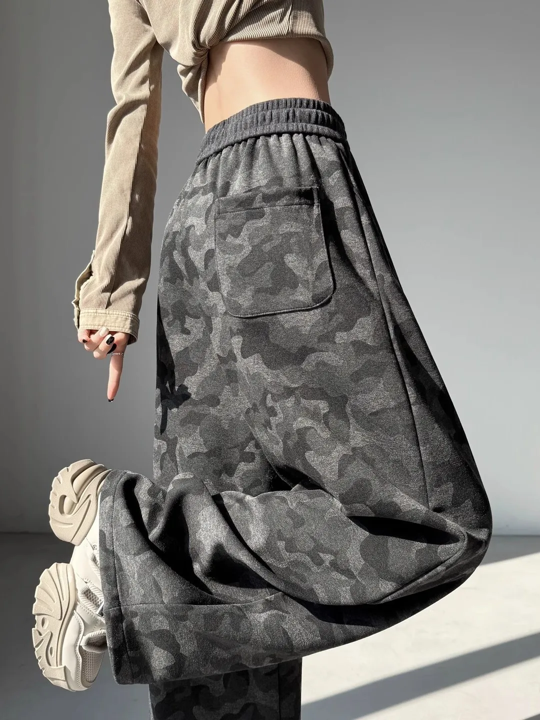 Retro Camouflage Wide Leg Pants Women's High Waist Slimming Loose Straight Casual Sports Sweatpants Spring Autumn New Style
Retro Camouflage Wide Leg Pants Women's High Waist Slimming Loose Straight Casual Sports Sweatpants Spring Autumn New Style