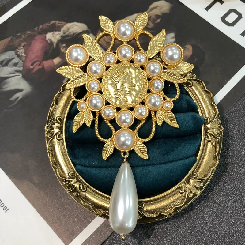 Medieval Retro Gold-plated Figure Statue Gold-plated Brooch for Women Designer Luxury Baroque Pearl Pendant Women's Brooch
Medieval Retro Gold-plated Figure Statue Gold-plated Brooch for Women Designer Luxury Baroque Pearl Pendant Women's Brooch