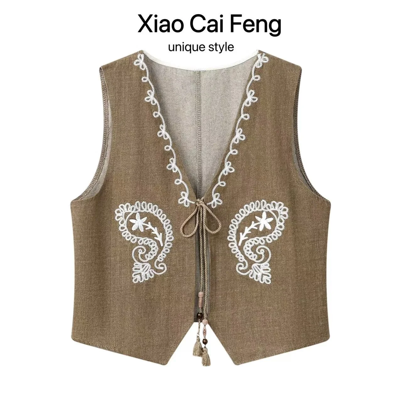 Elegant V-neck Embroidered Waist-cinching Vest Top Loose Fit Sleeveless Women's Summer Fashion Retro Style Layering Tank Top
Elegant V-neck Embroidered Waist-cinching Vest Top Loose Fit Sleeveless Women's Summer Fashion Retro Style Layering Tank Top