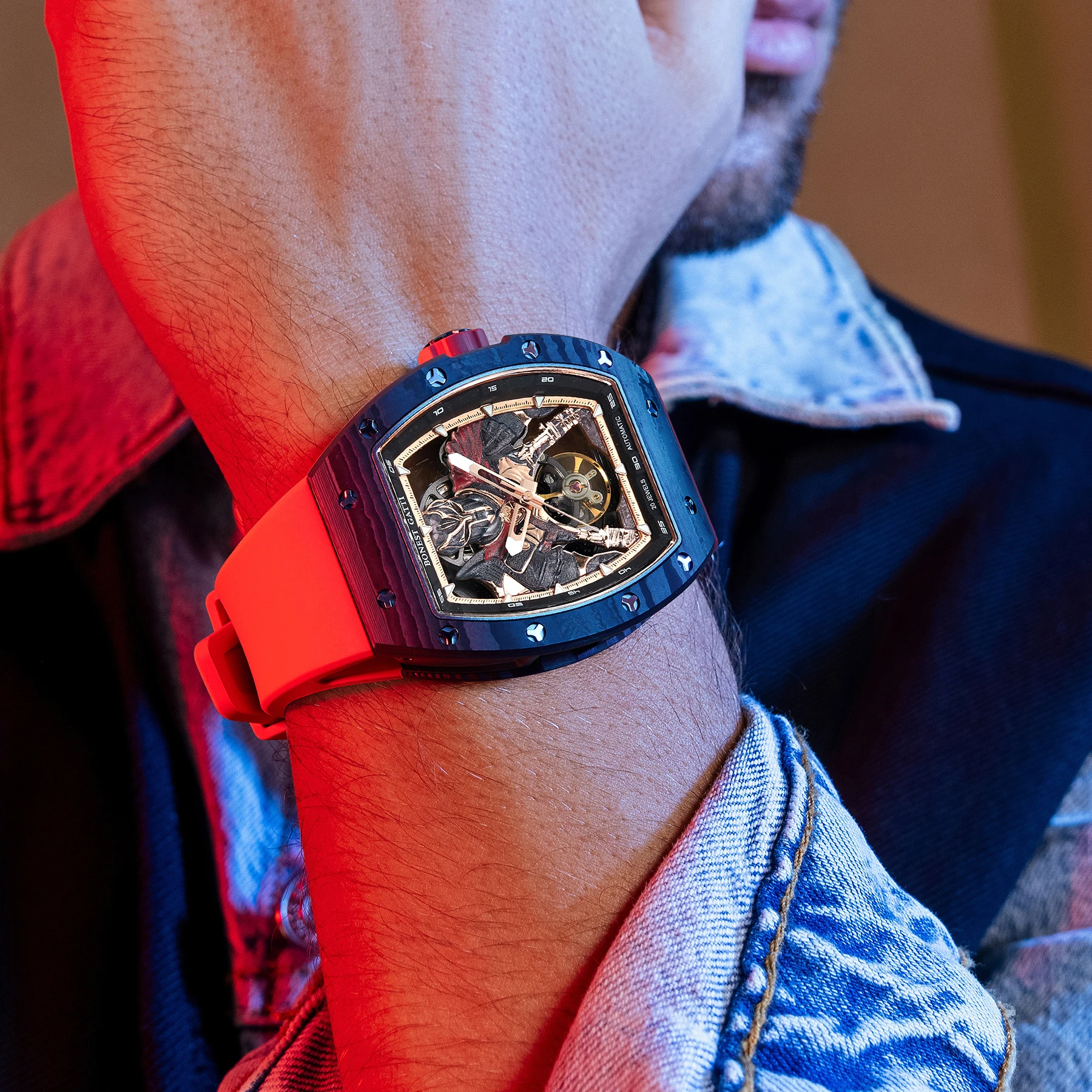 BONEST GATTI Мужские автоматические часы 42 мм * 54 мм Механические наручные часы Tonneau Светящийся циферблат воина Корпус из углеродного волокна Сапфировое зеркало 
BONEST GATTI Мужские автоматические часы 42 мм * 54 мм Механические наручные часы Tonneau Светящийся циферблат воина Корпус из углеродного волокна Сапфировое зеркало