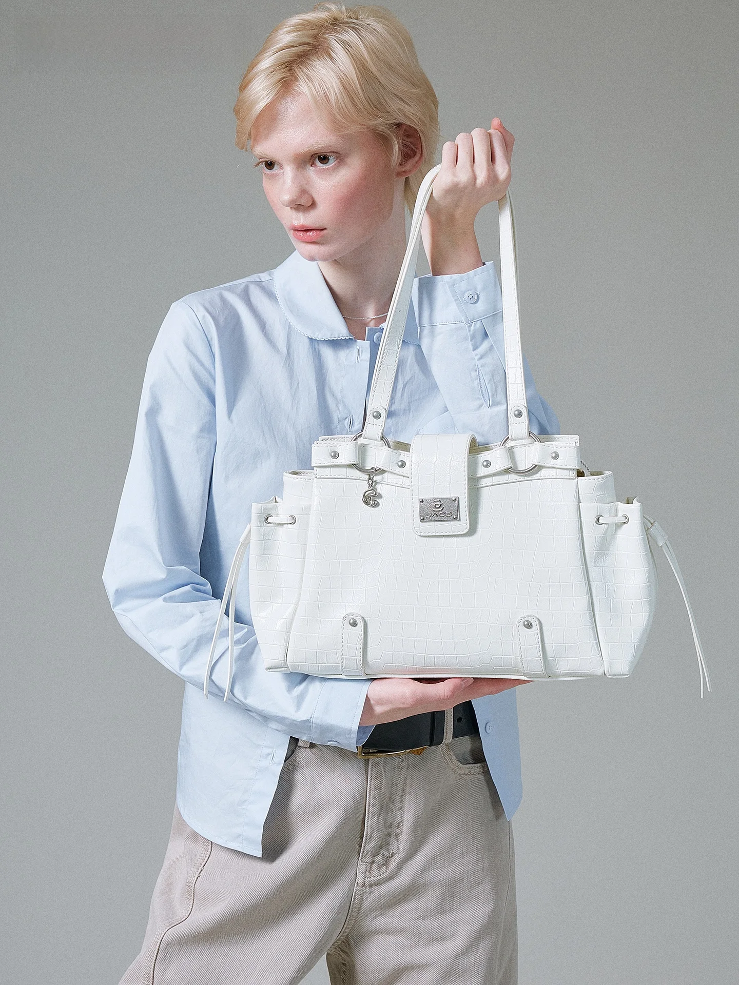 JACD Practical Tote Bag Women Large Capacity Underarm Bag Summer 2026 New Commuter Single Shoulder Bag Original Design Style
JACD Practical Tote Bag Women Large Capacity Underarm Bag Summer 2026 New Commuter Single Shoulder Bag Original Design Style