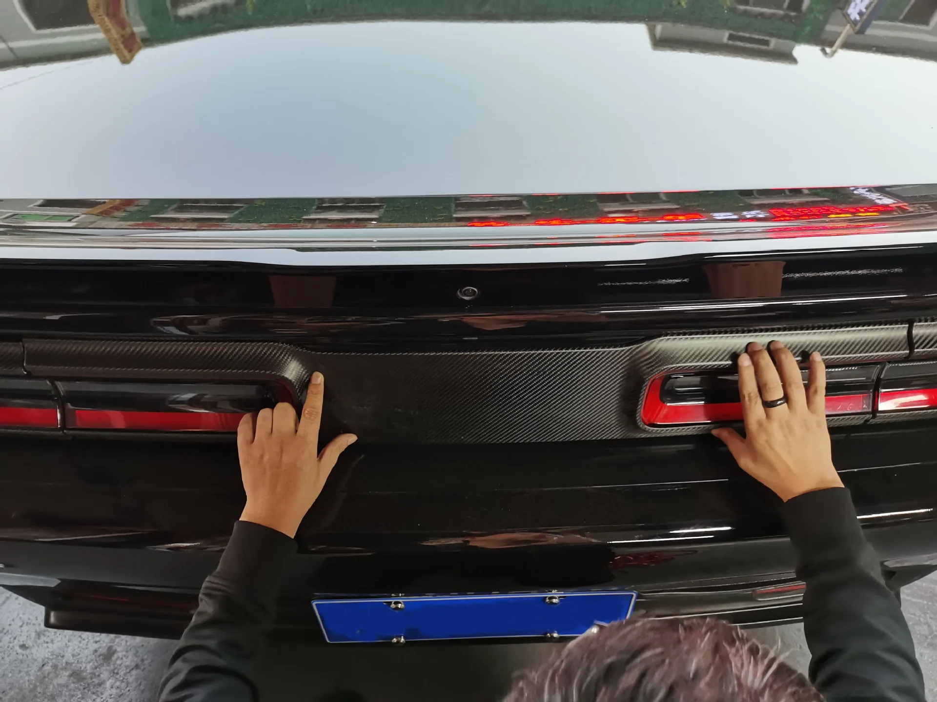 For Dodge Challenger Dry Carbon Fiber Rear Taillight Panel Rear Taillight Frame Body Kit
For Dodge Challenger Dry Carbon Fiber Rear Taillight Panel Rear Taillight Frame Body Kit