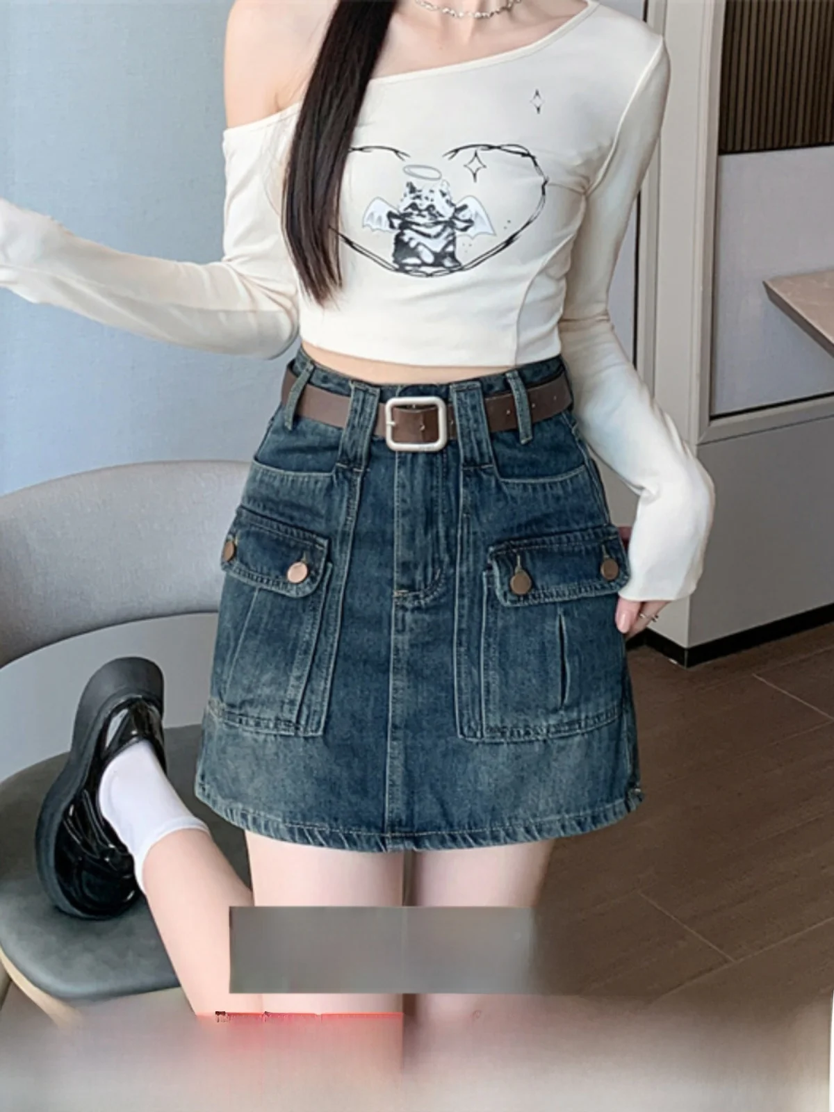 Женская джинсовая юбка с высокой талией Design Sense, весенний сезон, юбка трапециевидной формы, облегающая корейская версия
Женская джинсовая юбка с высокой талией Design Sense, весенний сезон, юбка трапециевидной формы, облегающая корейская версия