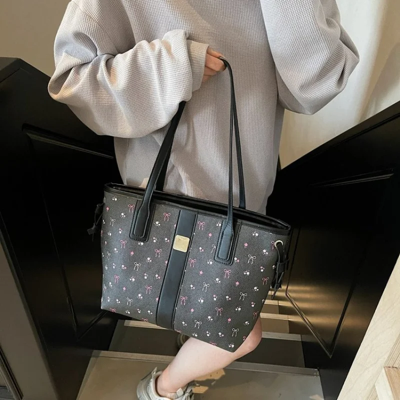 Eco-Friendly Vegan Leather Messenger Bag Women's Casual Crossbody Handbag Ladies Waterproof Lightweight Work Purse
Eco-Friendly Vegan Leather Messenger Bag Women's Casual Crossbody Handbag Ladies Waterproof Lightweight Work Purse