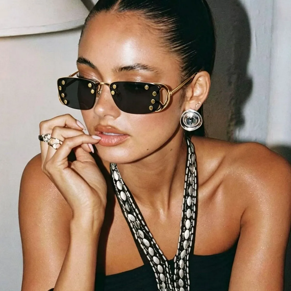 Retro Y2K Style Studded Rimless Sunglasses Thin Metal Temple Rectangular Shades UV400 Fashion Eyewear for Women Sun Glasses
Retro Y2K Style Studded Rimless Sunglasses Thin Metal Temple Rectangular Shades UV400 Fashion Eyewear for Women Sun Glasses