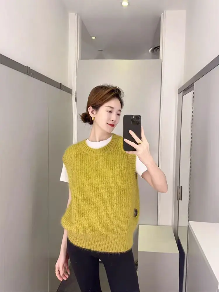 Faionable round Ne Svel Sweater Vest Versatile Autumn Winter Sle Comfortable Knitted Top for Men And Women
Faionable round Ne Svel Sweater Vest Versatile Autumn Winter Sle Comfortable Knitted Top for Men And Women