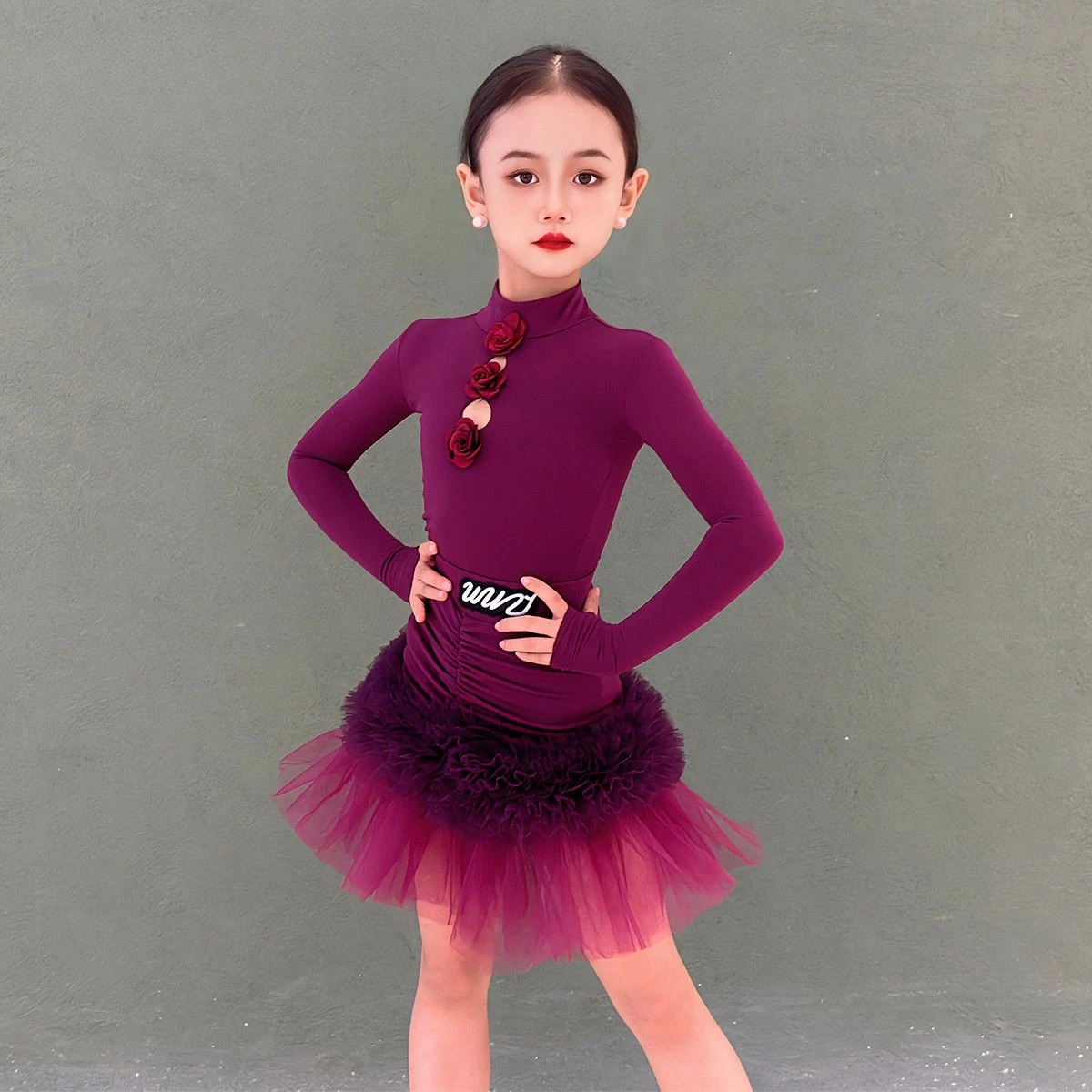 Платье для латинских танцев с длинными рукавами для девочек, юбка-пачка с рюшами, детский костюм для выступлений, румба, ча-ча, танго, осенний костюм
Платье для латинских танцев с длинными рукавами для девочек, юбка-пачка с рюшами, детский костюм для выступлений, румба, ча-ча, танго, осенний костюм