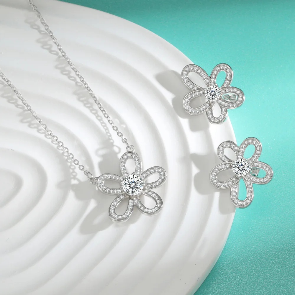 S925 Silver Platinum-Plated D Color Tibetan Flower Moissanite Women's Necklace & Earrings Set Fine Jewelry
S925 Silver Platinum-Plated D Color Tibetan Flower Moissanite Women's Necklace & Earrings Set Fine Jewelry
