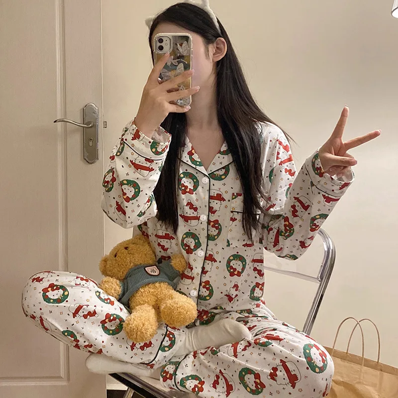 Популярный женский кардиган Sanrio, брюки с длинными рукавами, одежда для отдыха, костюм Kawaii Hello Kitty, студенческие пижамы с комиксами, комплект модной одежды
Популярный женский кардиган Sanrio, брюки с длинными рукавами, одежда для отдыха, костюм Kawaii Hello Kitty, студенческие пижамы с комиксами, комплект модной одежды