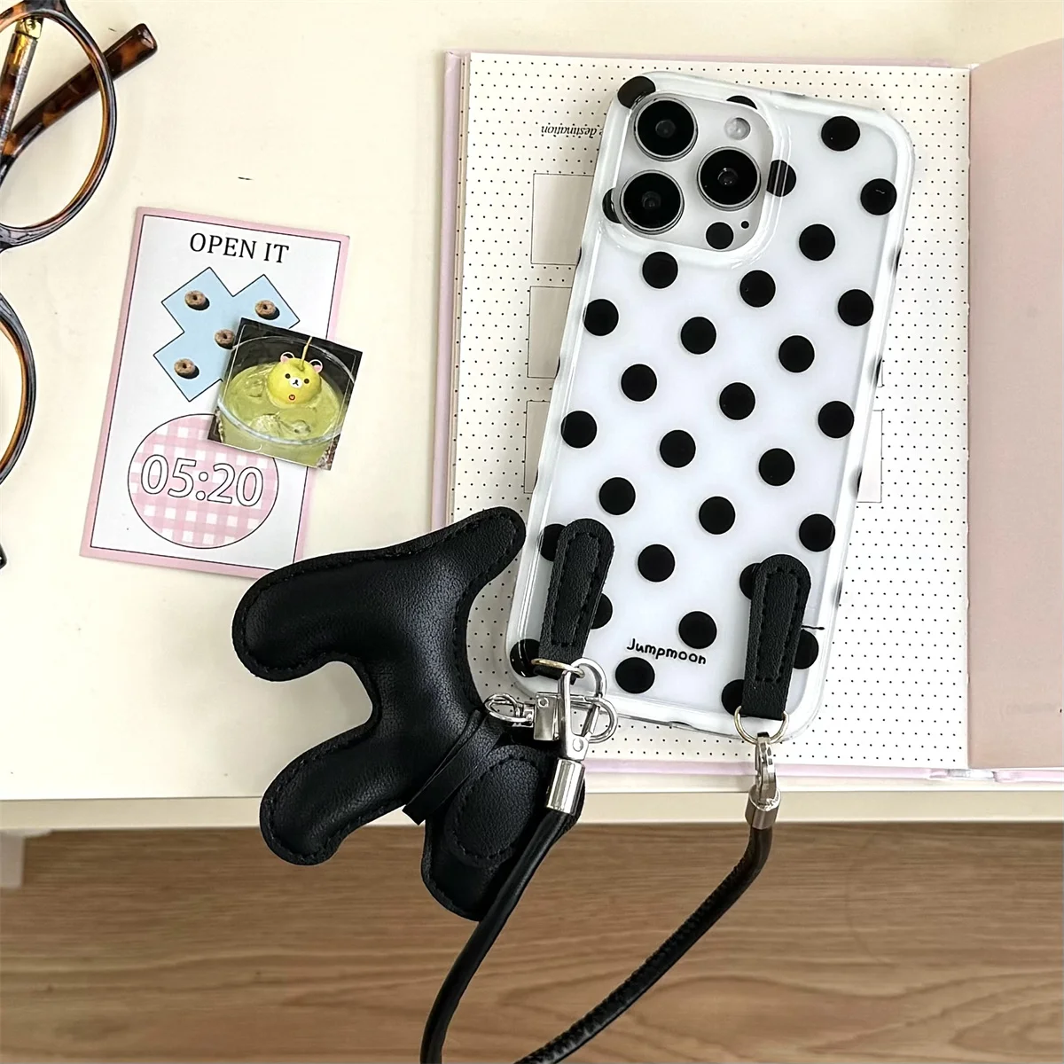 Fashionable and simple polka dot puppy lanyard Phone Case For iPhone 16 15 14 13 Pro Max fundas iphone 15 case Protective cover
Fashionable and simple polka dot puppy lanyard Phone Case For iPhone 16 15 14 13 Pro Max fundas iphone 15 case Protective cover