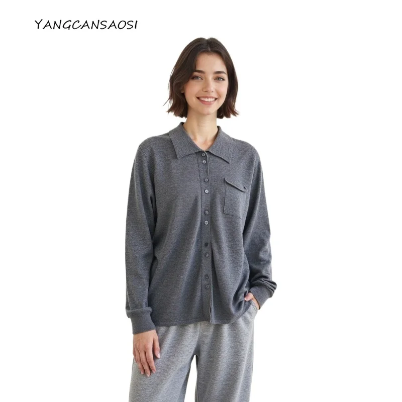 Зимняя женская одежда 2025 года, воротник-поло, 100% шерсть, дизайн с длинными рукавами и пуговицами, однотонный вязаный свитер
Зимняя женская одежда 2025 года, воротник-поло, 100% шерсть, дизайн с длинными рукавами и пуговицами, однотонный вязаный свитер