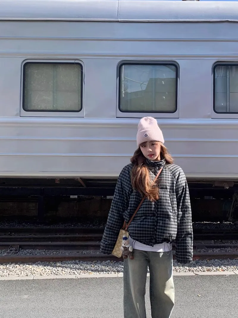 Lo Yanheng Iceland Love Du down Jaet Women Loose ort Sle Autumn Winter Plaid Pattern Warm Sli Outerwear Coat
Lo Yanheng Iceland Love Du down Jaet Women Loose ort Sle Autumn Winter Plaid Pattern Warm Sli Outerwear Coat