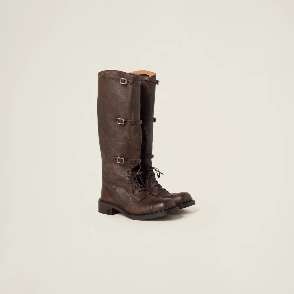 2024 Fashion Women Brown Boots Upper with straps, and logo-engraved Harness Ring Top Quality 35 mm Heels Genuine Leather
2024 Fashion Women Brown Boots Upper with straps, and logo-engraved Harness Ring Top Quality 35 mm Heels Genuine Leather