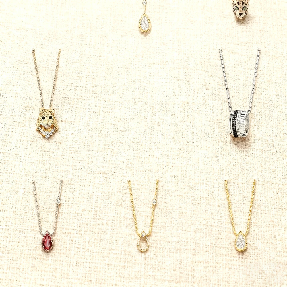 Модные ювелирные изделия 2025 года. Элегантное и благородное ожерелье из циркона с женской подвеской на выбор, незаменимо для повседневных встреч.
Модные ювелирные изделия 2025 года. Элегантное и благородное ожерелье из циркона с женской подвеской на выбор, незаменимо для повседневных встреч.