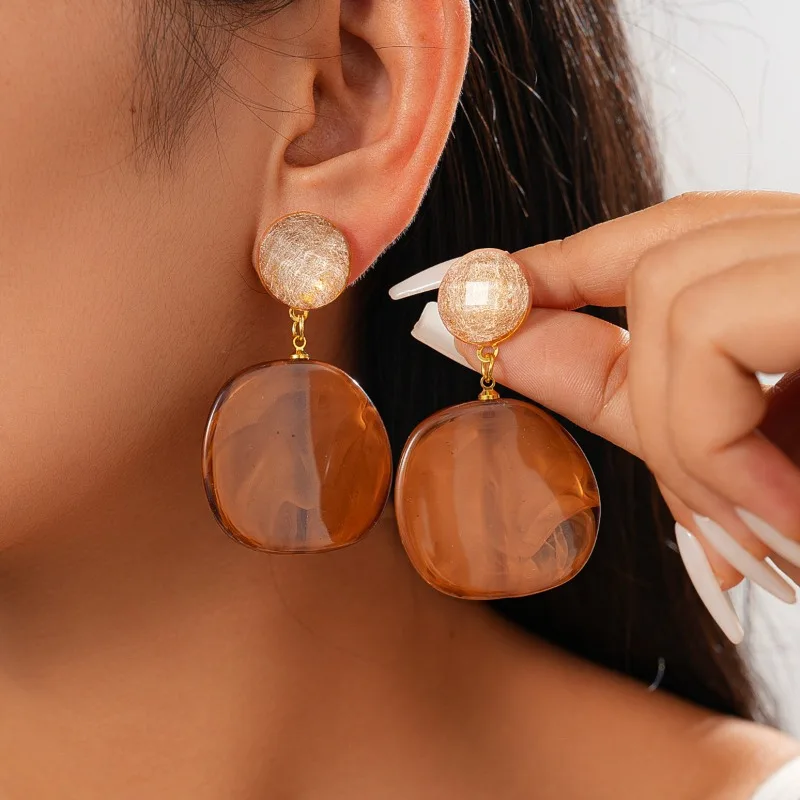 European and American Retro Resin Geometric Circular Earrings, Maillard Fashion and Simple Ear Studs, Niche High-end Earrings
European and American Retro Resin Geometric Circular Earrings, Maillard Fashion and Simple Ear Studs, Niche High-end Earrings