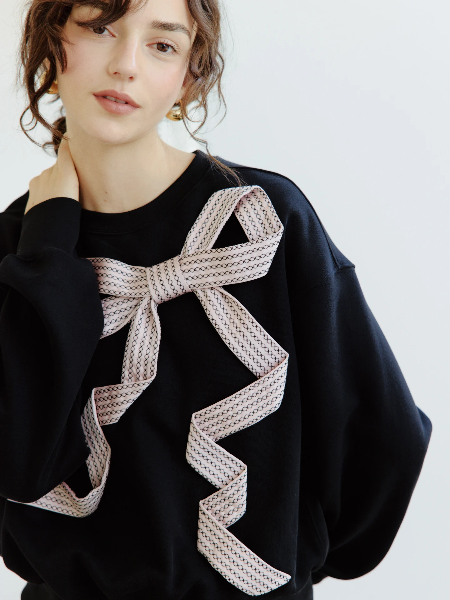 FrigidOrg 25 Новая осенне-зимняя атласная толстовка с узлом и цветочным декором, юбка-зонтик, женская свободная толстовка
FrigidOrg 25 Новая осенне-зимняя атласная толстовка с узлом и цветочным декором, юбка-зонтик, женская свободная толстовка