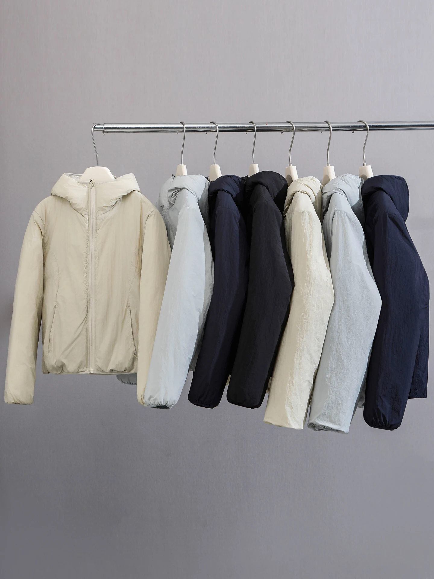 Легкая хлопковая куртка для мужчин и женщин, парная, двусторонняя, с капюшоном, стеганая, из нейлоновой ткани, модная, городская, повседневная
Легкая хлопковая куртка для мужчин и женщин, парная, двусторонняя, с капюшоном, стеганая, из нейлоновой ткани, модная, городская, повседневная