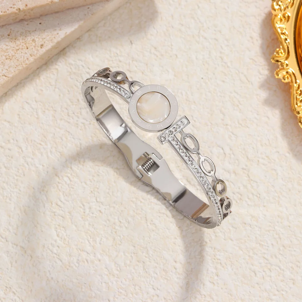 Fashionable white shell Roman numeral titanium steel bracelet hollow round button bracelet women's jewelry gift
Fashionable white shell Roman numeral titanium steel bracelet hollow round button bracelet women's jewelry gift