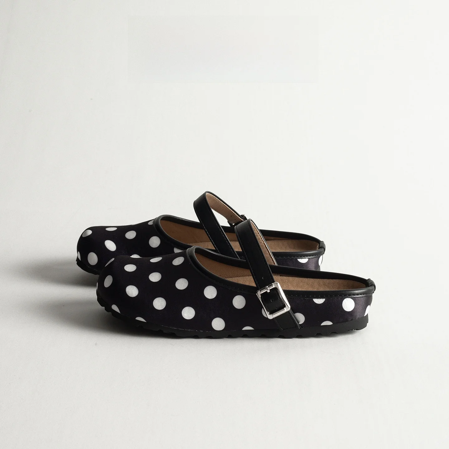 Polka Dot Head Cover Slippers Women's Summer Outdoor Thick Bottom Mules Slip-On Lazy Mary Janes Sandals High Heel Resistance
Polka Dot Head Cover Slippers Women's Summer Outdoor Thick Bottom Mules Slip-On Lazy Mary Janes Sandals High Heel Resistance