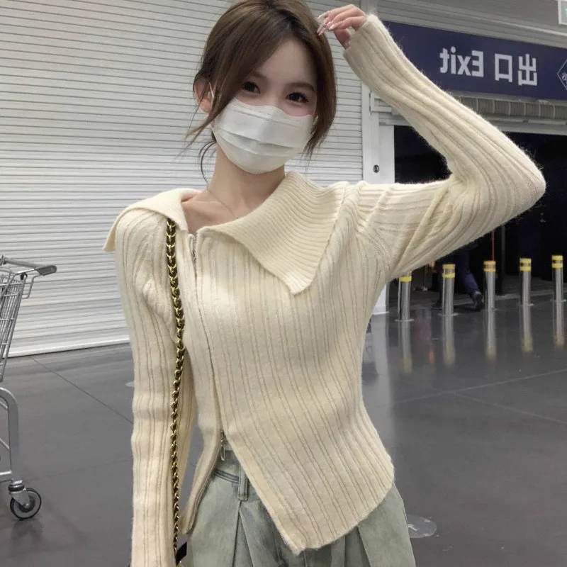 DEEPTOWN Korean Style Women Slim Desighed Zip Hoodie Elegant Fashion Asthetic Solid Colour Sweater Long Sleeve Office Autumn
DEEPTOWN Korean Style Women Slim Desighed Zip Hoodie Elegant Fashion Asthetic Solid Colour Sweater Long Sleeve Office Autumn