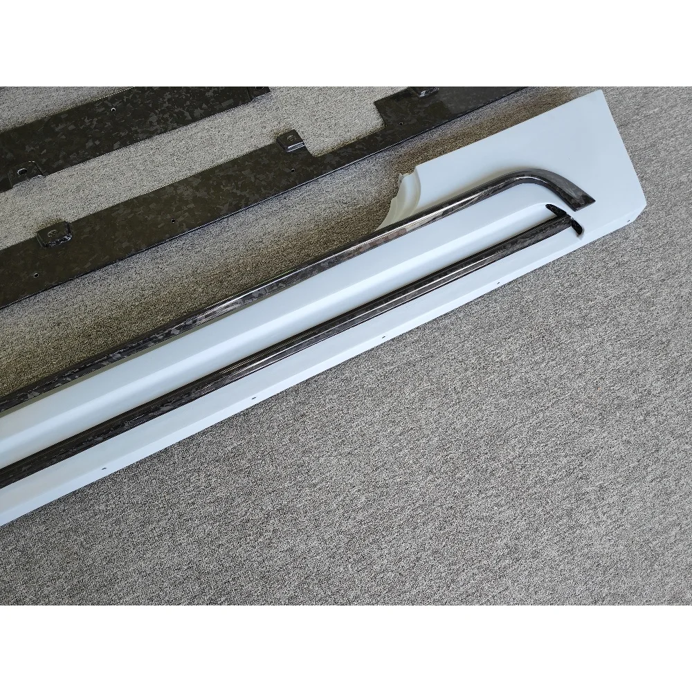 High Quality Side Skirts with M-style Forged Carbon Fiber Side Skirts Suitable for Rolls Royce Phantom Skirt Edge Modification
High Quality Side Skirts with M-style Forged Carbon Fiber Side Skirts Suitable for Rolls Royce Phantom Skirt Edge Modification