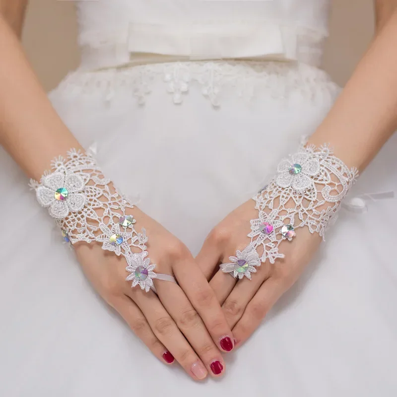 New Arrival Bride Gloves Lace Appliques Beaded Cheap Lace Sexy Wedding Accessories For Bride Sposa
New Arrival Bride Gloves Lace Appliques Beaded Cheap Lace Sexy Wedding Accessories For Bride Sposa