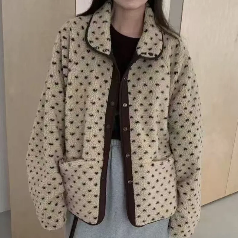 Шикарное осенне-зимнее пальто из овечьей шерсти и хлопка, двустороннее, с дизайном в виде сердца, винтажное, теплое, модное.
Шикарное осенне-зимнее пальто из овечьей шерсти и хлопка, двустороннее, с дизайном в виде сердца, винтажное, теплое, модное.