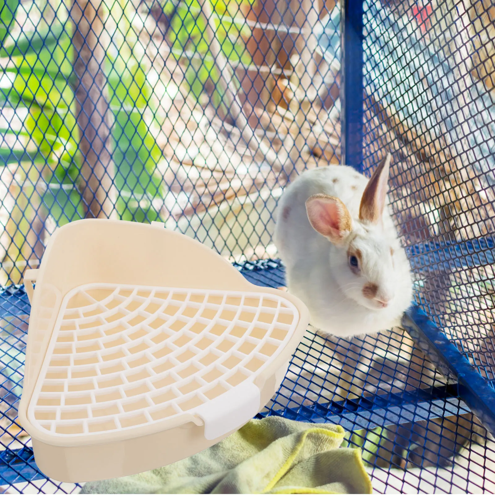 Triangle Corner Litter Box Pet Proof Edge Detachable Design Easy Clean for Rabbits Hamsters Pet Triangle Potty
Triangle Corner Litter Box Pet Proof Edge Detachable Design Easy Clean for Rabbits Hamsters Pet Triangle Potty