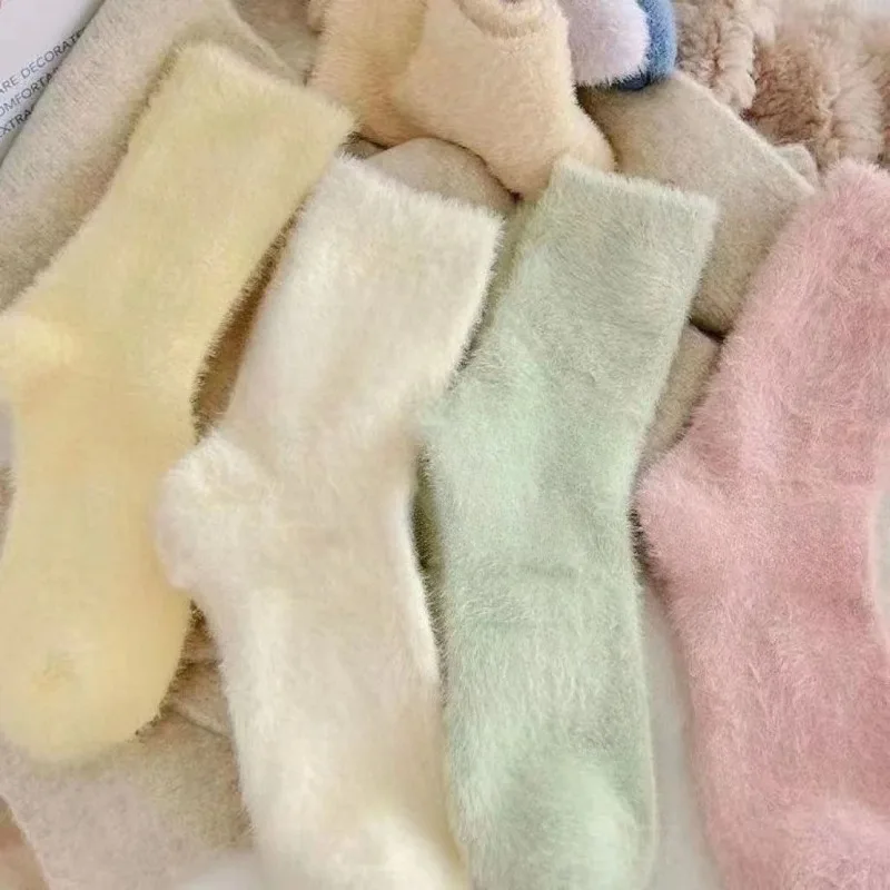 4 пары утолщенных теплых носков из кораллового флиса, милые носки из искусственного меха, осенние и зимние носки средней длины для женщин, носки для сна
4 пары утолщенных теплых носков из кораллового флиса, милые носки из искусственного меха, осенние и зимние носки средней длины для женщин, носки для сна