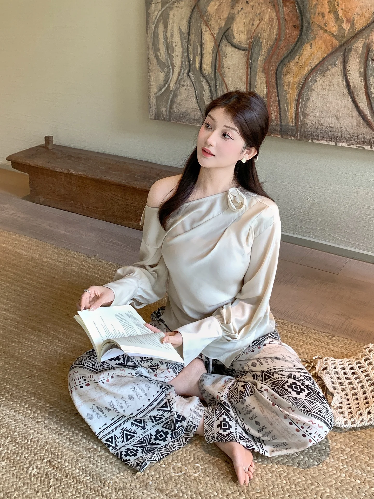 Mashixi plus Size Women's Vintage Rose Shoulder Satin Shirt Spring Loose Slimming Top Casual Style Polyester Fiber Long Sleeve
Mashixi plus Size Women's Vintage Rose Shoulder Satin Shirt Spring Loose Slimming Top Casual Style Polyester Fiber Long Sleeve