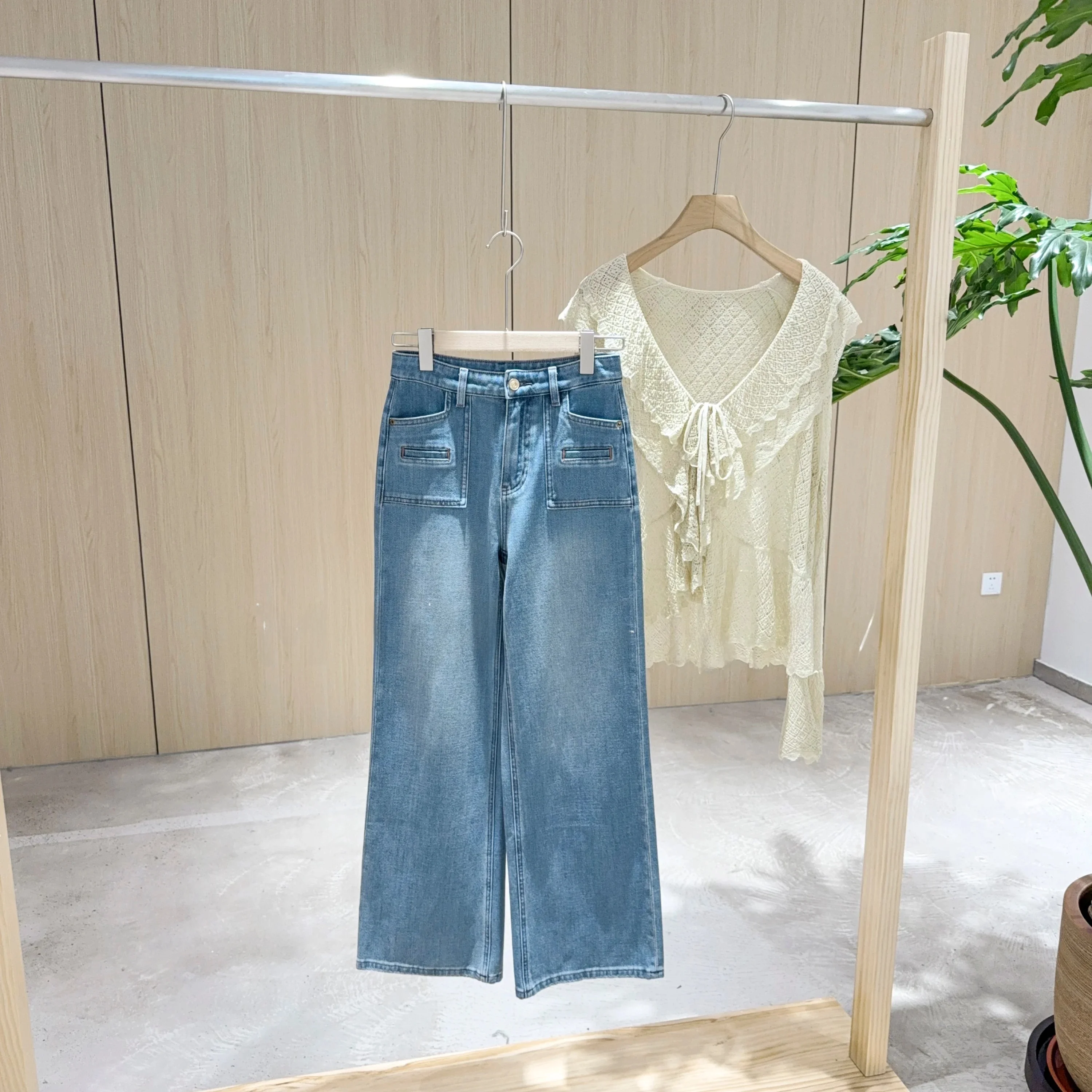 Mimifafa Four-Sided Elastic Wide Leg Jeans Soft Straight Cut Design Casual Style Natural Waist Button Closure Pocket Detail
Mimifafa Four-Sided Elastic Wide Leg Jeans Soft Straight Cut Design Casual Style Natural Waist Button Closure Pocket Detail