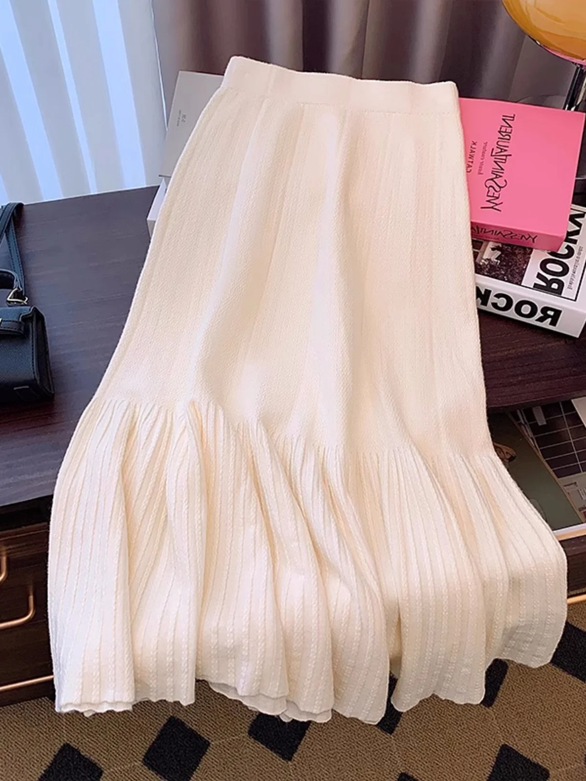 High Waist A-Line Knitted Half Skirt Women's Autumn Winter Pleated Gown Sweet Style Midi Skirt for 25-29 Years Old Women
High Waist A-Line Knitted Half Skirt Women's Autumn Winter Pleated Gown Sweet Style Midi Skirt for 25-29 Years Old Women