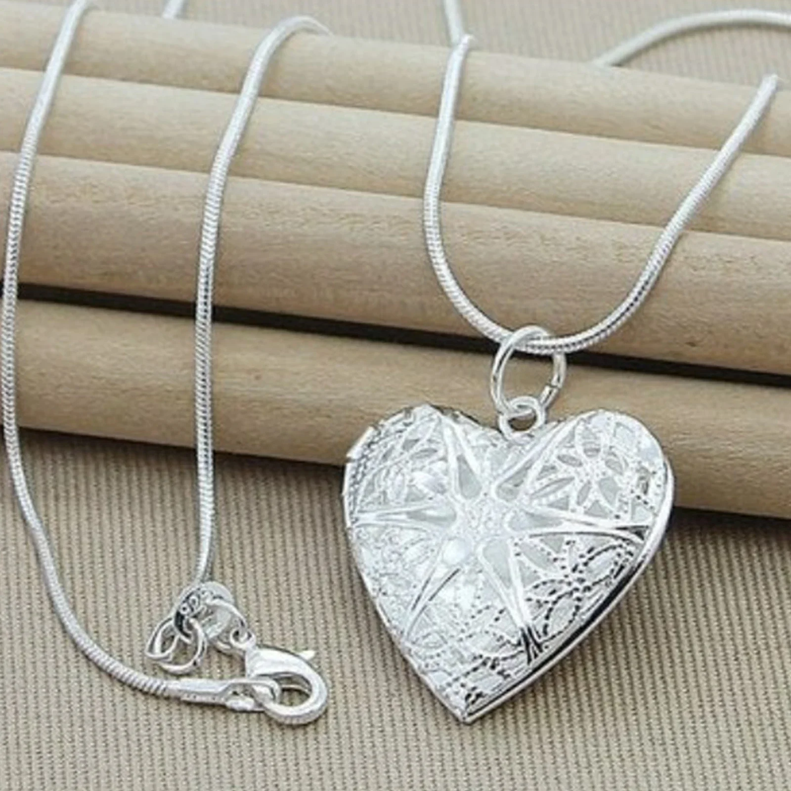 Лидер продаж, ожерелье из стерлингового серебра 925 пробы с подвеской в виде фоторамки, цепочка в виде змеи для женщин, очаровательные свадебные модные украшения
Лидер продаж, ожерелье из стерлингового серебра 925 пробы с подвеской в виде фоторамки, цепочка в виде змеи для женщин, очаровательные свадебные модные украшения