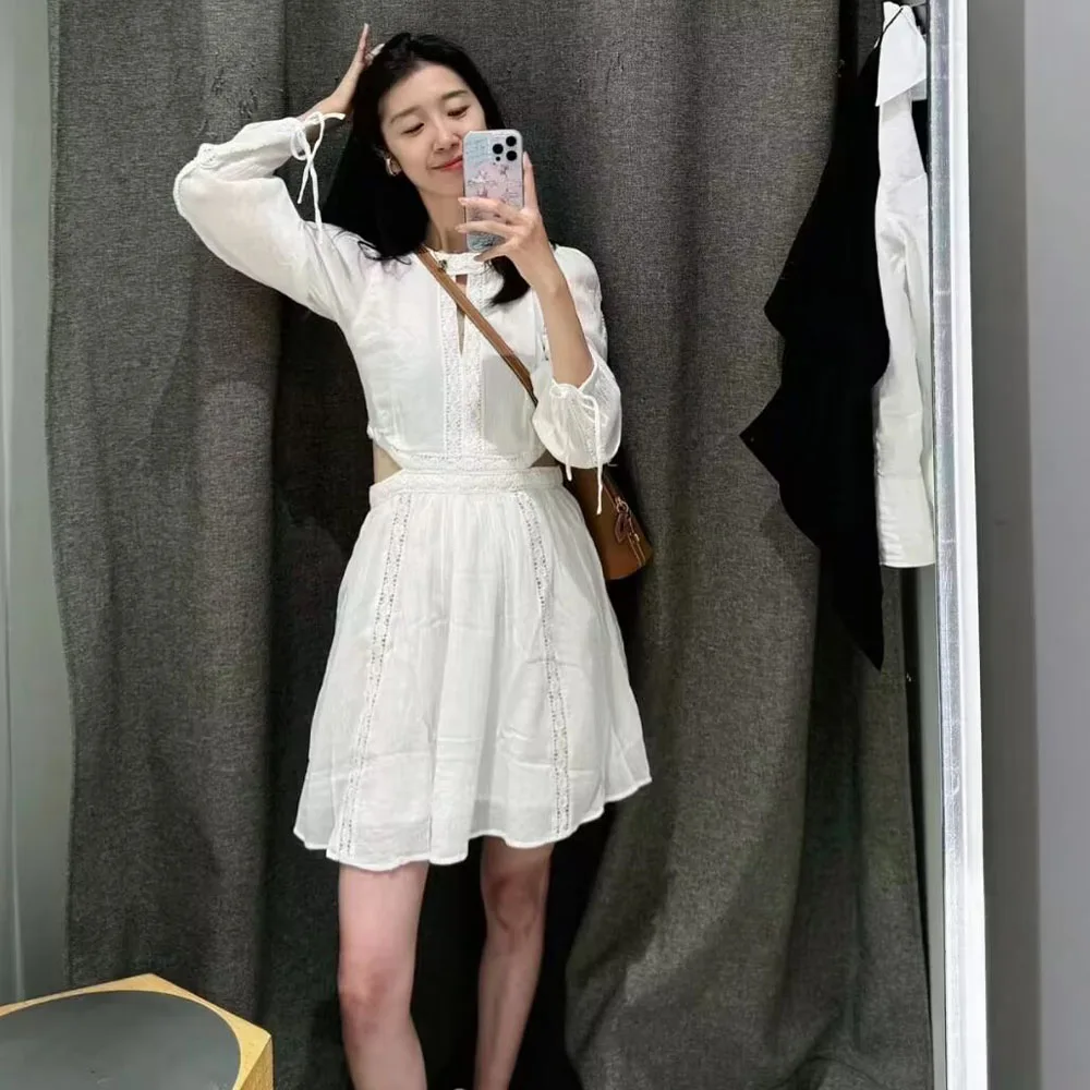 In the summer of 2024the new women's bubble sleeve round neck slim waist lace design dress was fashionable
In the summer of 2024the new women's bubble sleeve round neck slim waist lace design dress was fashionable