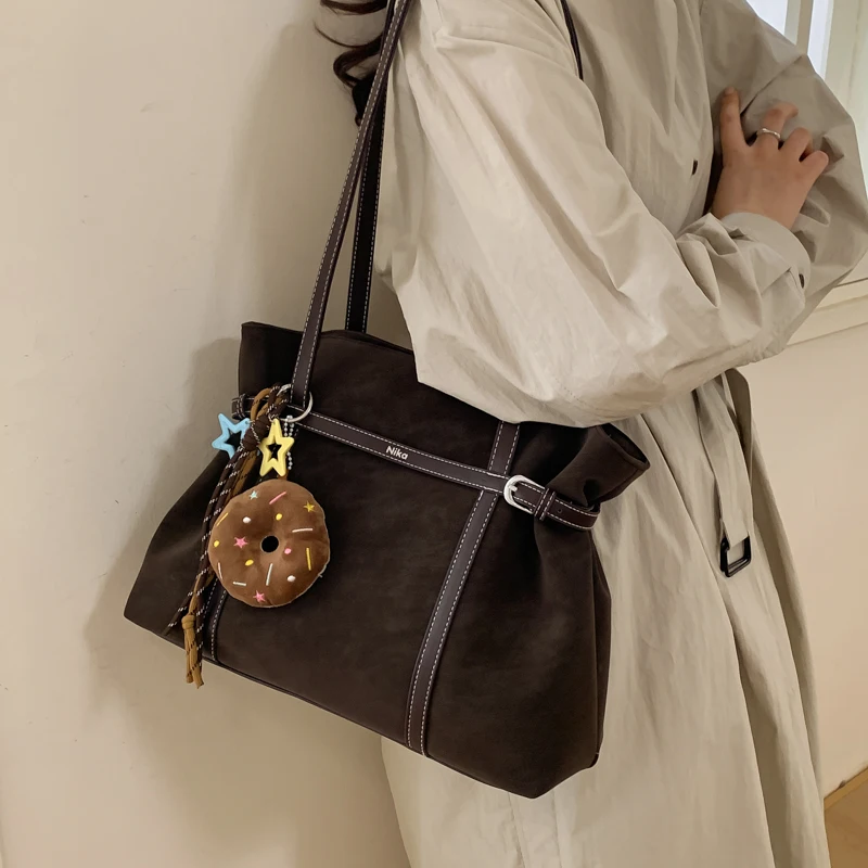 Матовая большая сумка в стиле Wasteland, осень-зима 2022, новый стиль, непринужденная большая вместительная сумка на плечо, подмышки, 1967HD
Матовая большая сумка в стиле Wasteland, осень-зима 2022, новый стиль, непринужденная большая вместительная сумка на плечо, подмышки, 1967HD