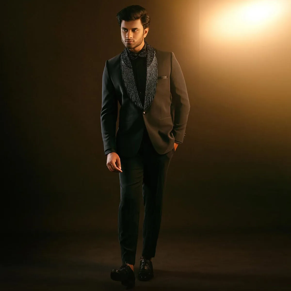 Customized Luxury 2 Pieces Sets Diamond High Quality Men Suits Ropa Hombre Peaked Lapel Groom Tuxedos Male Party Prom Blazer
Customized Luxury 2 Pieces Sets Diamond High Quality Men Suits Ropa Hombre Peaked Lapel Groom Tuxedos Male Party Prom Blazer