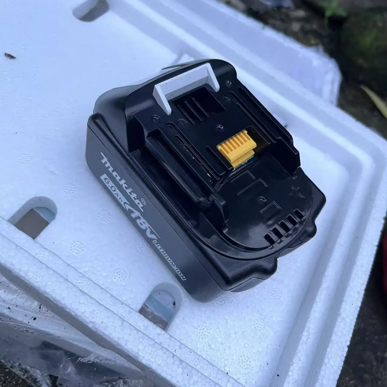 Original Makita 6Ah Lithium Battery Replacement for 18V Models BL1830B BL1850B BL1850 BL1840 BL1860 BL1815 with Charger
Original Makita 6Ah Lithium Battery Replacement for 18V Models BL1830B BL1850B BL1850 BL1840 BL1860 BL1815 with Charger