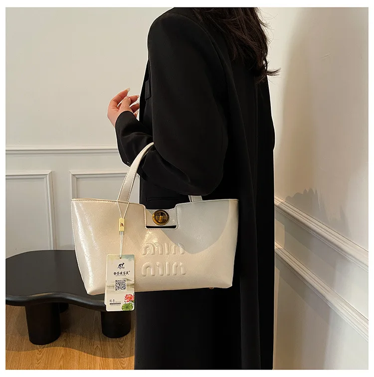 2025 Autumn New Retro Letter Tote Bag - Spacious Crossbody Purse for Women, Vintage Shoulder Bag with Monogram, Stylish Work Bag
2025 Autumn New Retro Letter Tote Bag - Spacious Crossbody Purse for Women, Vintage Shoulder Bag with Monogram, Stylish Work Bag