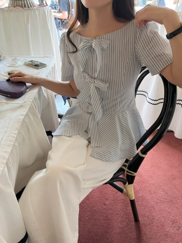 Женская летняя блузка Ele Striped Knot с коротким рукавом, приталенная, красивый дизайн, корейский стиль, свободный крой, рукава-фонарики
Женская летняя блузка Ele Striped Knot с коротким рукавом, приталенная, красивый дизайн, корейский стиль, свободный крой, рукава-фонарики