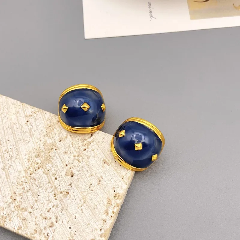 European And American Retro Enamelled Glaze Snail Shape Ear Clip For Women Plating 18k Gold Temperament Earrings Jewelry
European And American Retro Enamelled Glaze Snail Shape Ear Clip For Women Plating 18k Gold Temperament Earrings Jewelry