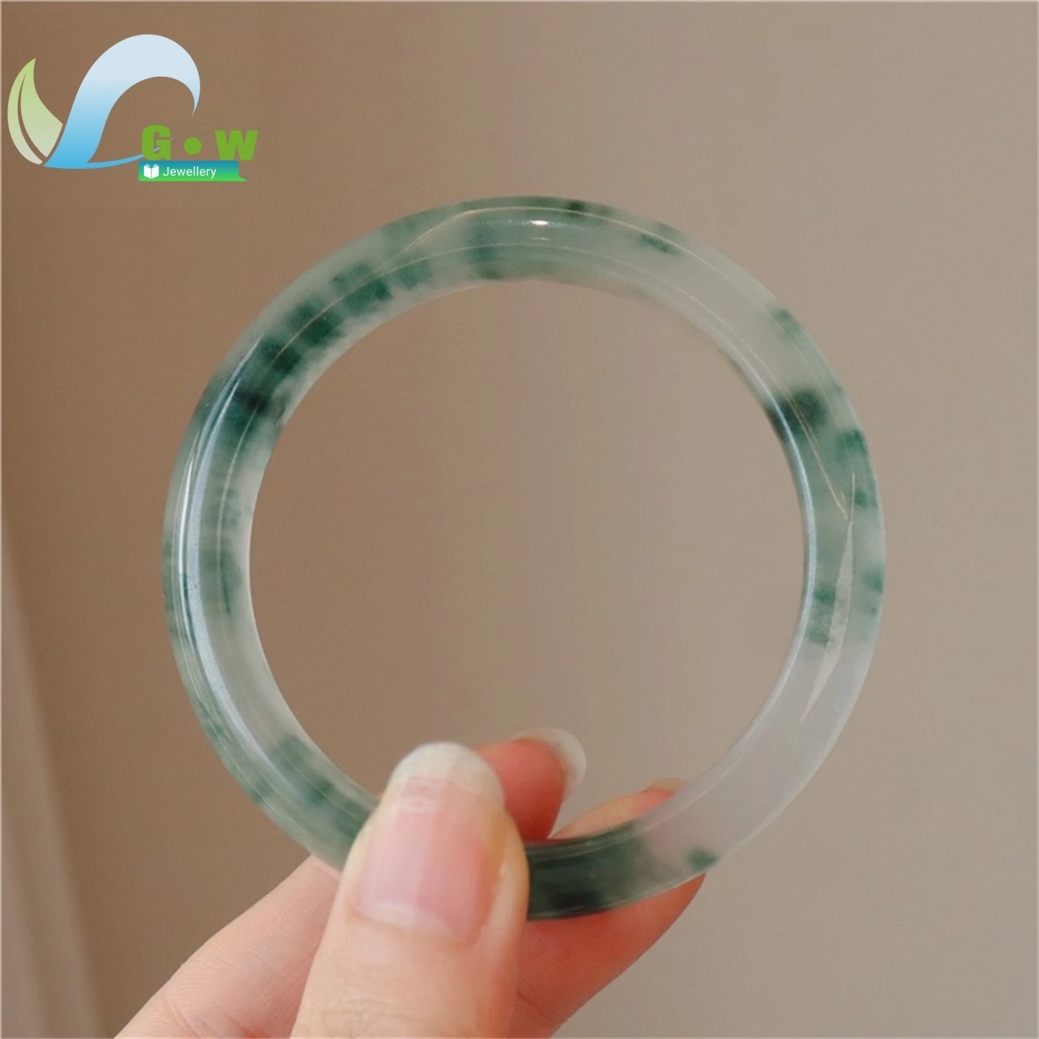 Exquisite Icy Floating Flowers Design Natural Quartzite Jade Bangle for Women Artistic Handmade Fashion Jewelry Ornament
Exquisite Icy Floating Flowers Design Natural Quartzite Jade Bangle for Women Artistic Handmade Fashion Jewelry Ornament