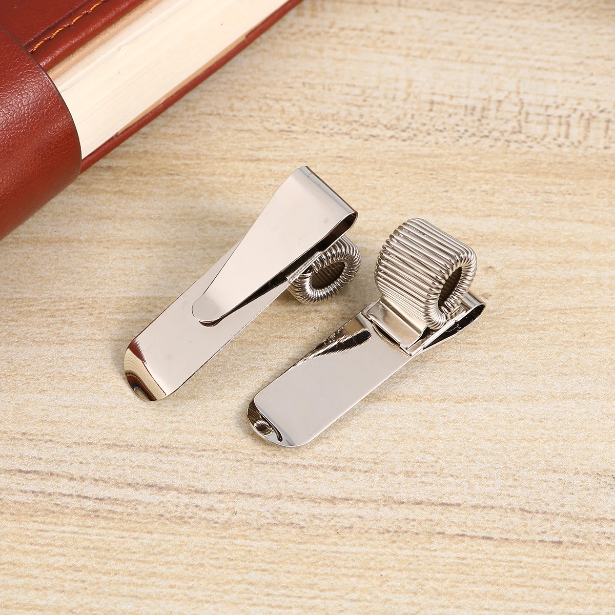 12Pcs Metal Pen Holder Creative Spring Clip on Binder Notebook Journal Convenient Carry Pen Organizer Hard Wear Resistant
12Pcs Metal Pen Holder Creative Spring Clip on Binder Notebook Journal Convenient Carry Pen Organizer Hard Wear Resistant