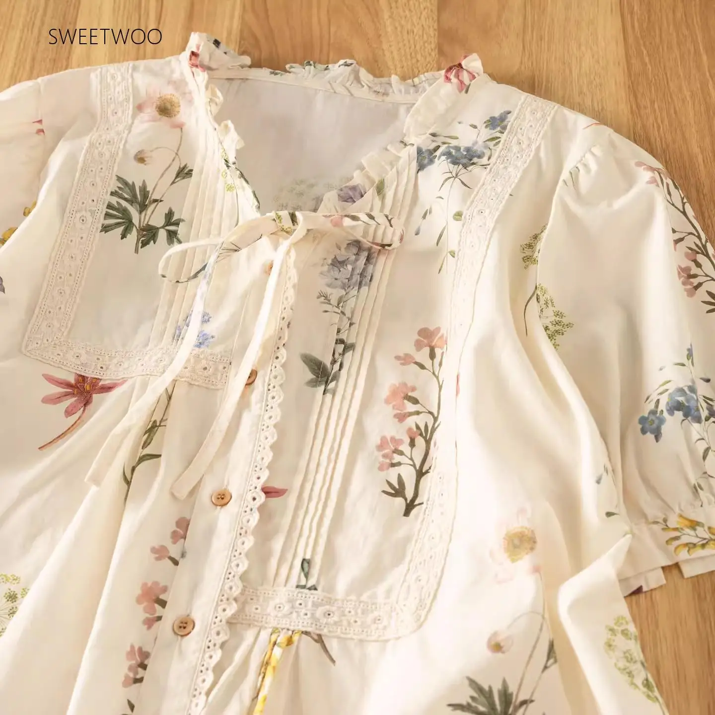 Fashion Lace Crochet Patchwork Print Shirts and Blouses Cotton Short Sleeve Tops Korean Popular Women's Clothes
Fashion Lace Crochet Patchwork Print Shirts and Blouses Cotton Short Sleeve Tops Korean Popular Women's Clothes