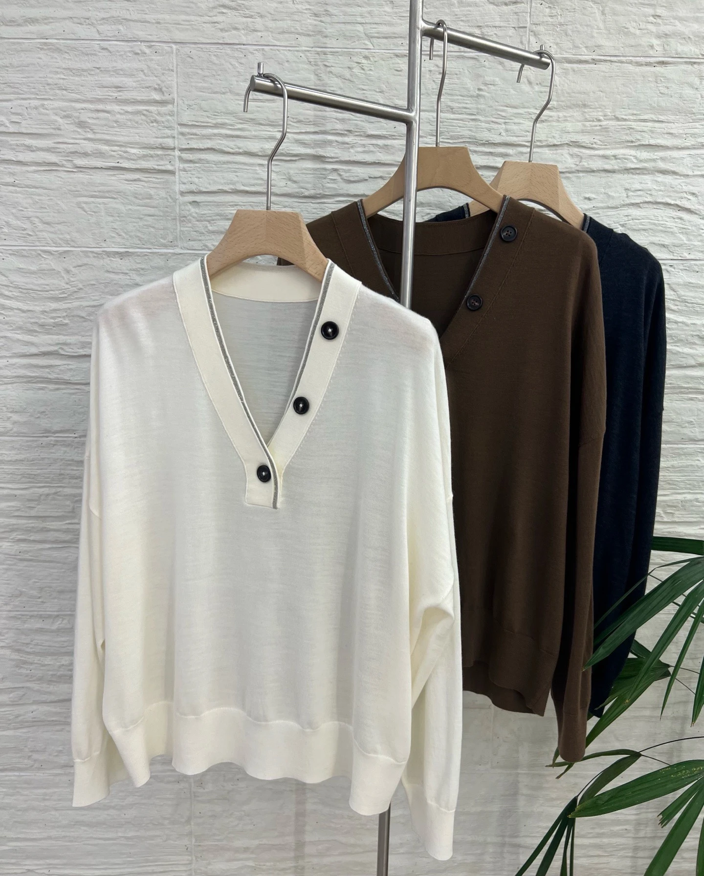 Женский повседневный шерстяной вязаный свитер с v-образным вырезом, удобный топ Ele Simple Sle Long Sve, мягкий шерстяной материал, легко носить
Женский повседневный шерстяной вязаный свитер с v-образным вырезом, удобный топ Ele Simple Sle Long Sve, мягкий шерстяной материал, легко носить