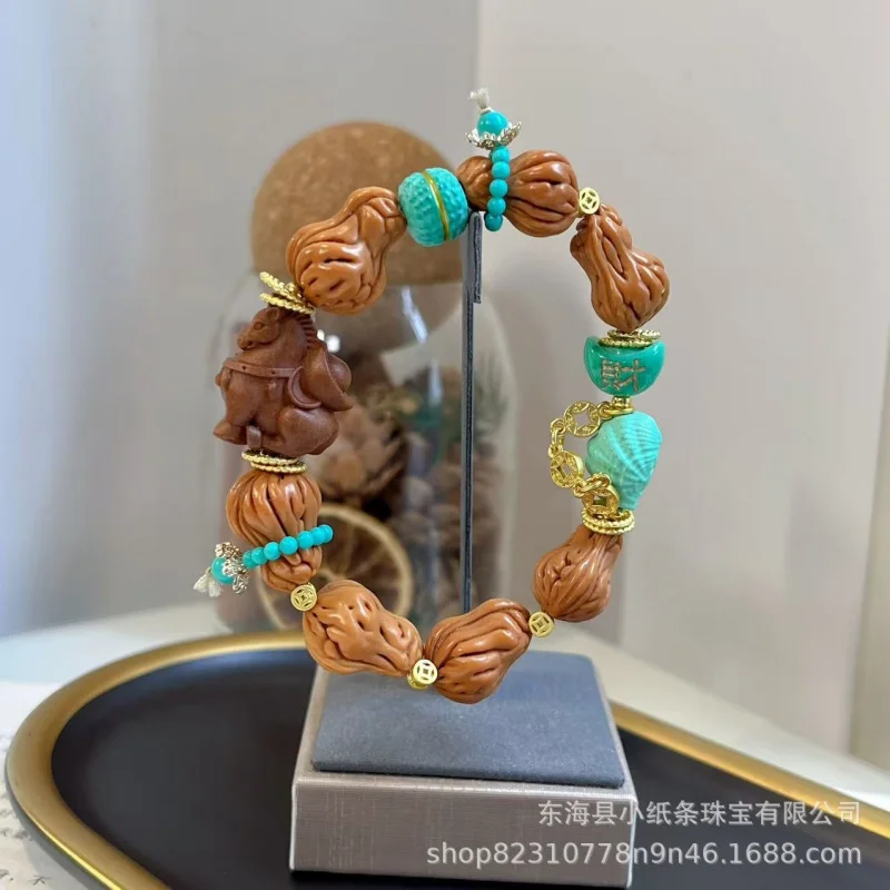 Peach stone peanut beads paired with Laoshan sandalwood, magnesite and other accessories a bracelet
Peach stone peanut beads paired with Laoshan sandalwood, magnesite and other accessories a bracelet