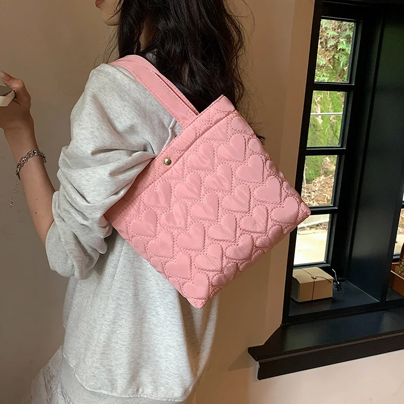 Small Tote Bag For Women Oxford Cloth Handbag And Purse Fashion Heart Underarm Shoulder Bag Women Quilted Padded Top-handle Bag
Small Tote Bag For Women Oxford Cloth Handbag And Purse Fashion Heart Underarm Shoulder Bag Women Quilted Padded Top-handle Bag