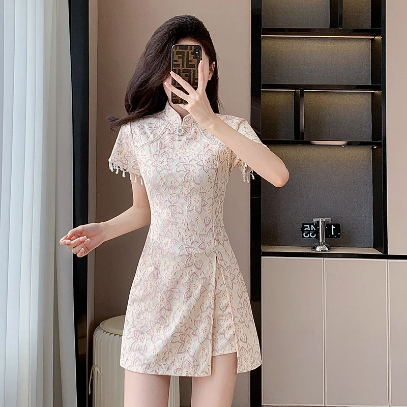 Розовый комплект из двух предметов с цветочной вышивкой в стиле ретро, летнее короткое ципао для женщин в стиле Республики Китай
Розовый комплект из двух предметов с цветочной вышивкой в стиле ретро, летнее короткое ципао для женщин в стиле Республики Китай