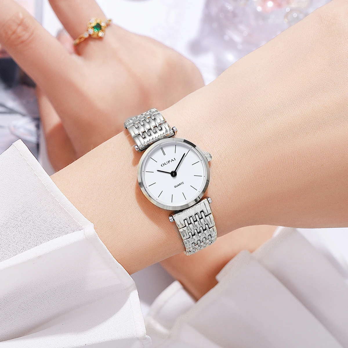 OUPAI круглые женские кварцевые часы из нержавеющей стали, повседневные маленькие и изысканные женские часы со шкалой со стразами 
OUPAI круглые женские кварцевые часы из нержавеющей стали, повседневные маленькие и изысканные женские часы со шкалой со стразами