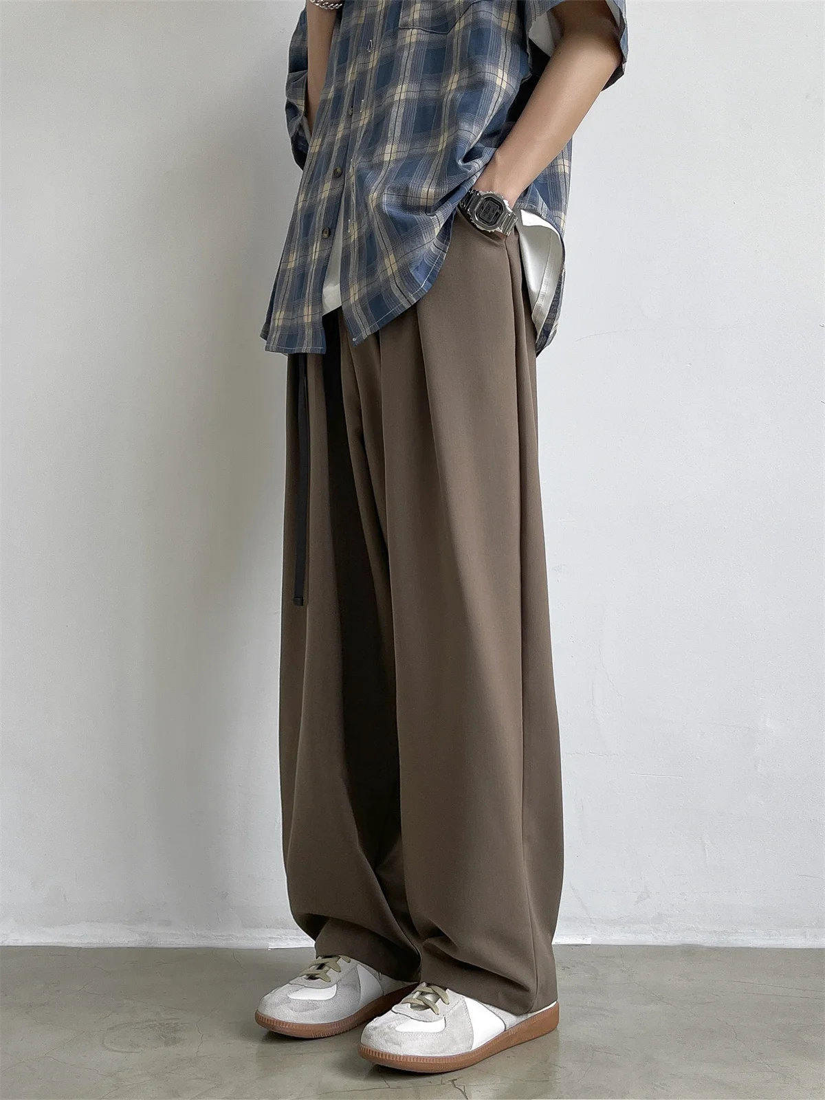 Мужские повседневные брюки в японском ретро-стиле, коричневые, летние, свободные, широкие, в корейском стиле, премиум-класса, универсальные, длинные
Мужские повседневные брюки в японском ретро-стиле, коричневые, летние, свободные, широкие, в корейском стиле, премиум-класса, универсальные, длинные